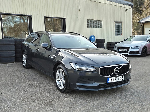 Volvo V90 3 of 5