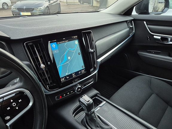 Volvo V90 23 of 27