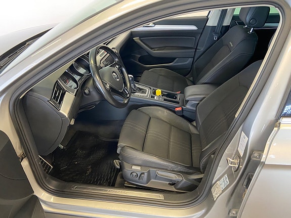 Volkswagen Passat Alltrack 2 of 5