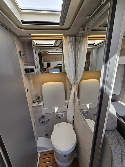 Hymer Exsis-t 374 9 of 16