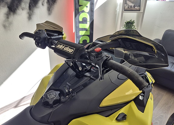 Ski-Doo Backcountry XRS 850 TurboR 5 of 6