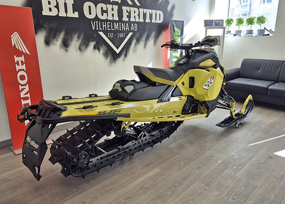 Ski-Doo Backcountry XRS 850 TurboR 4 of 6