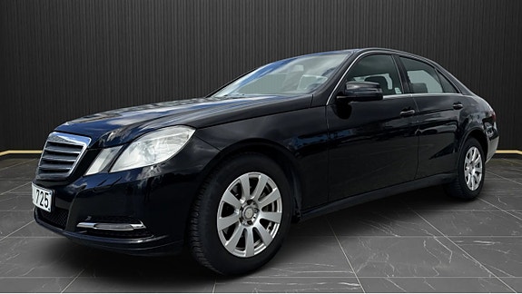 Mercedes-Benz E200 2 of 5
