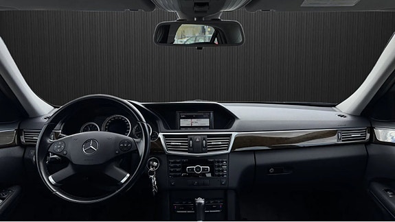 Mercedes-Benz E200 7 of 11