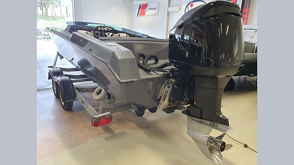 Challenger 24 Mercury 225 Optimax 5 of 11