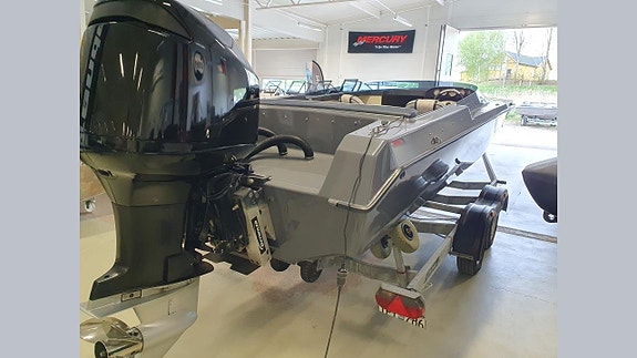 Challenger 24 Mercury 225 Optimax 6 of 11