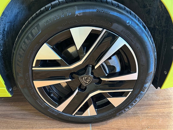 Peugeot 208 4 of 5