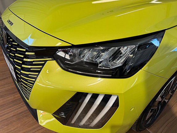 Peugeot 208 3 of 5