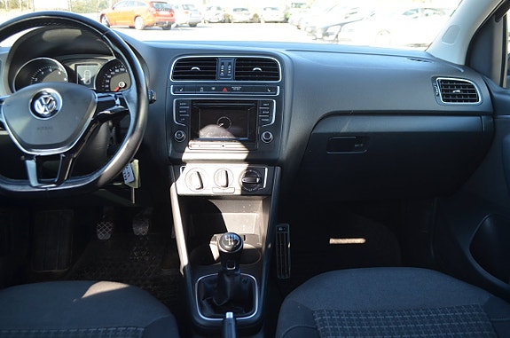 Volkswagen Polo 15 of 19