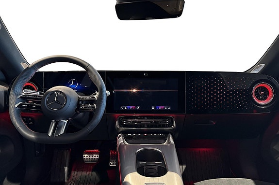 Mercedes-Benz CLA350 8 of 11