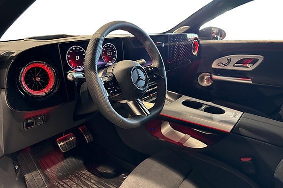 Mercedes-Benz CLA350 6 of 11