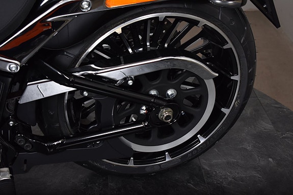 Harley-Davidson Breakout SPARA 25 200:- / OMG LEVERANS 12 of 16