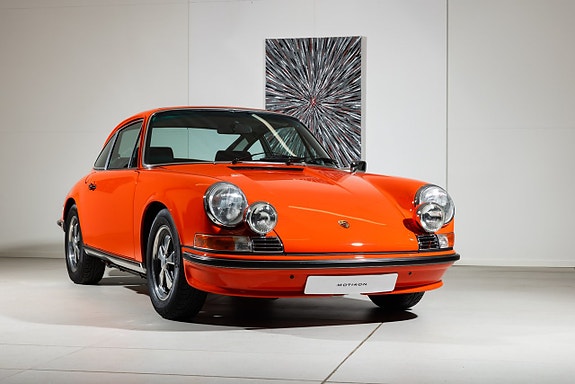 Porsche 911 S 4 of 5