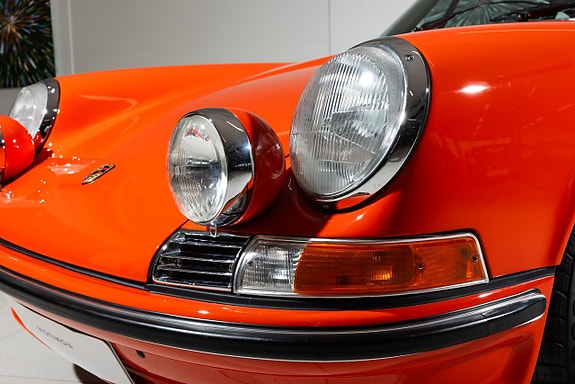 Porsche 911 S 3 of 5