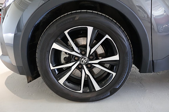 Toyota C-HR 12 of 15
