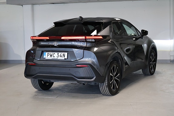 Toyota C-HR 2 of 5