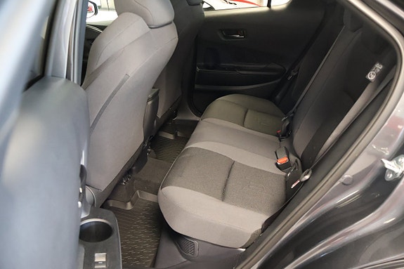 Toyota C-HR 4 of 5