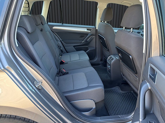 Volkswagen Golf Sportsvan 13 of 21