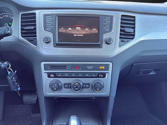 Volkswagen Golf Sportsvan 17 of 21
