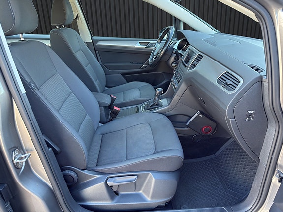 Volkswagen Golf Sportsvan 12 of 21