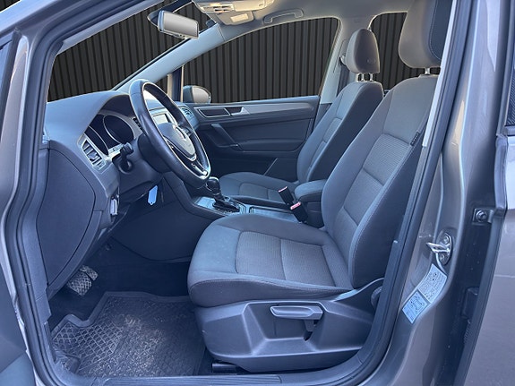 Volkswagen Golf Sportsvan 10 of 21