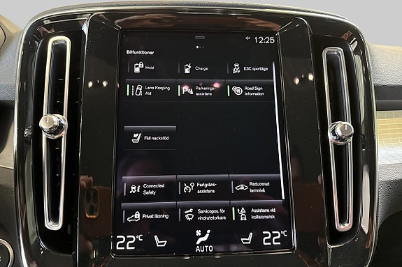 Volvo XC40 15 of 17