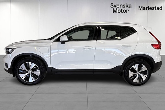 Volvo XC40 3 of 5