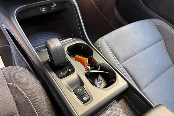 Volvo XC40 13 of 17