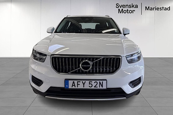 Volvo XC40 2 of 5