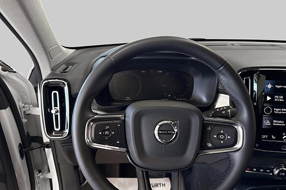 Volvo XC40 11 of 17