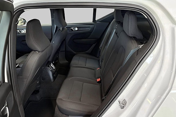 Volvo XC40 9 of 17