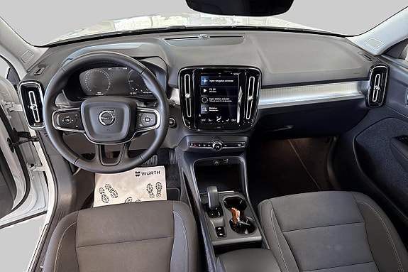 Volvo XC40 10 of 17
