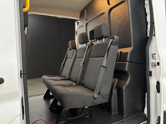 Ford Transit 28 of 30