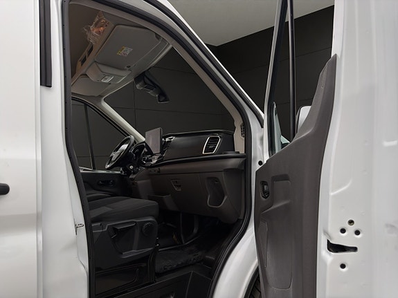 Ford Transit 30 of 30