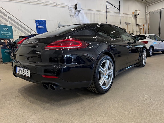 Porsche Panamera 4 10 of 14