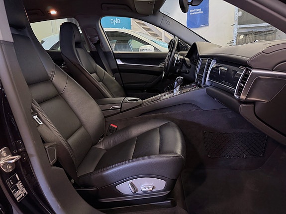 Porsche Panamera 4 8 of 16