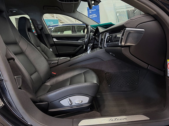 Porsche Panamera 4 8 of 14