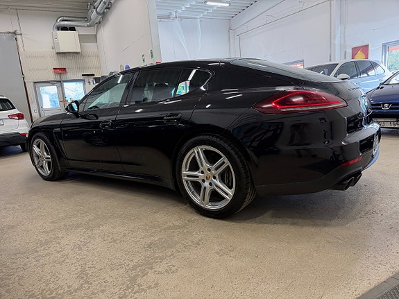 Porsche Panamera 4 13 of 14