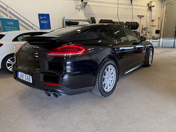 Porsche Panamera 4 12 of 16