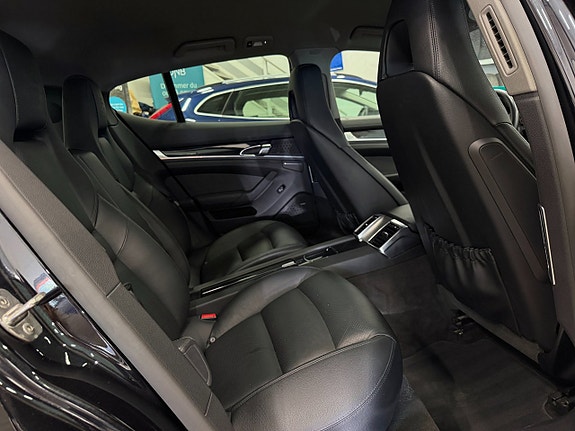 Porsche Panamera 4 7 of 14