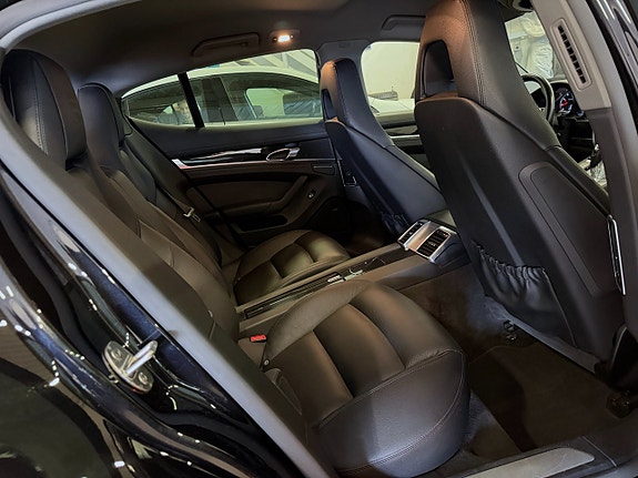 Porsche Panamera 4 7 of 16