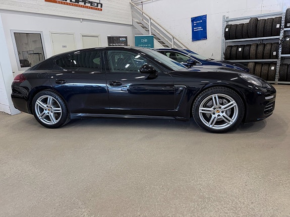 Porsche Panamera 4 9 of 14