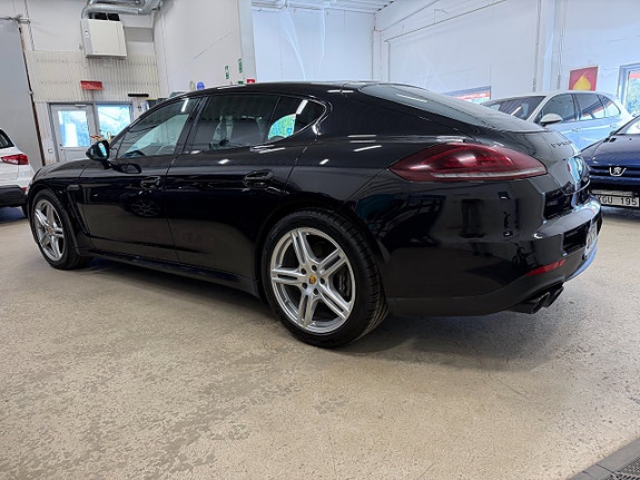 Porsche Panamera 4 2 of 14
