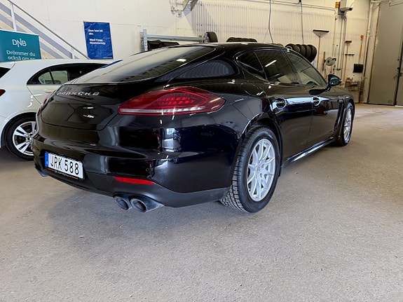 Porsche Panamera 4 10 of 16