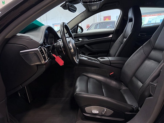 Porsche Panamera 4 3 of 14