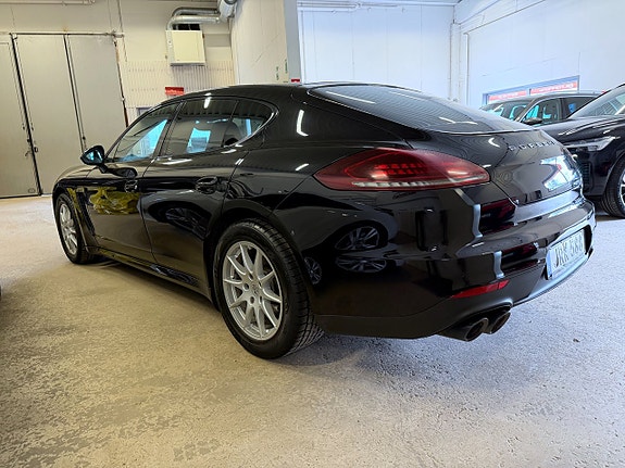 Porsche Panamera 4 13 of 16