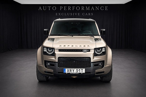 Land Rover Defender 110 4 of 5