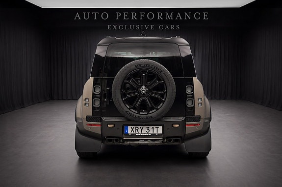 Land Rover Defender 110 5 of 5