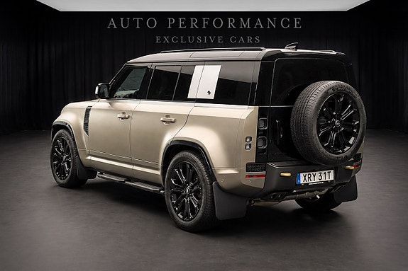 Land Rover Defender 110 3 of 5