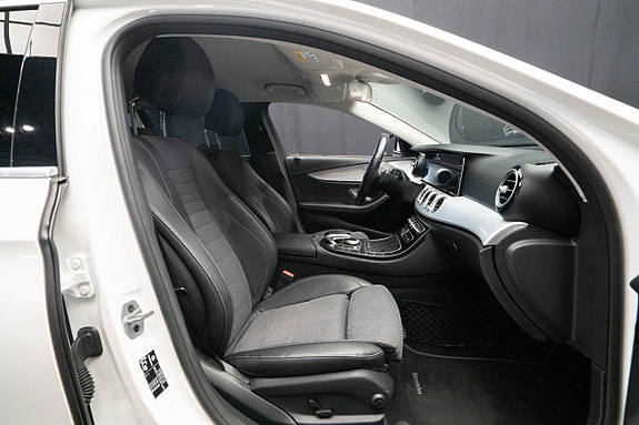 Mercedes-Benz E200 17 of 22